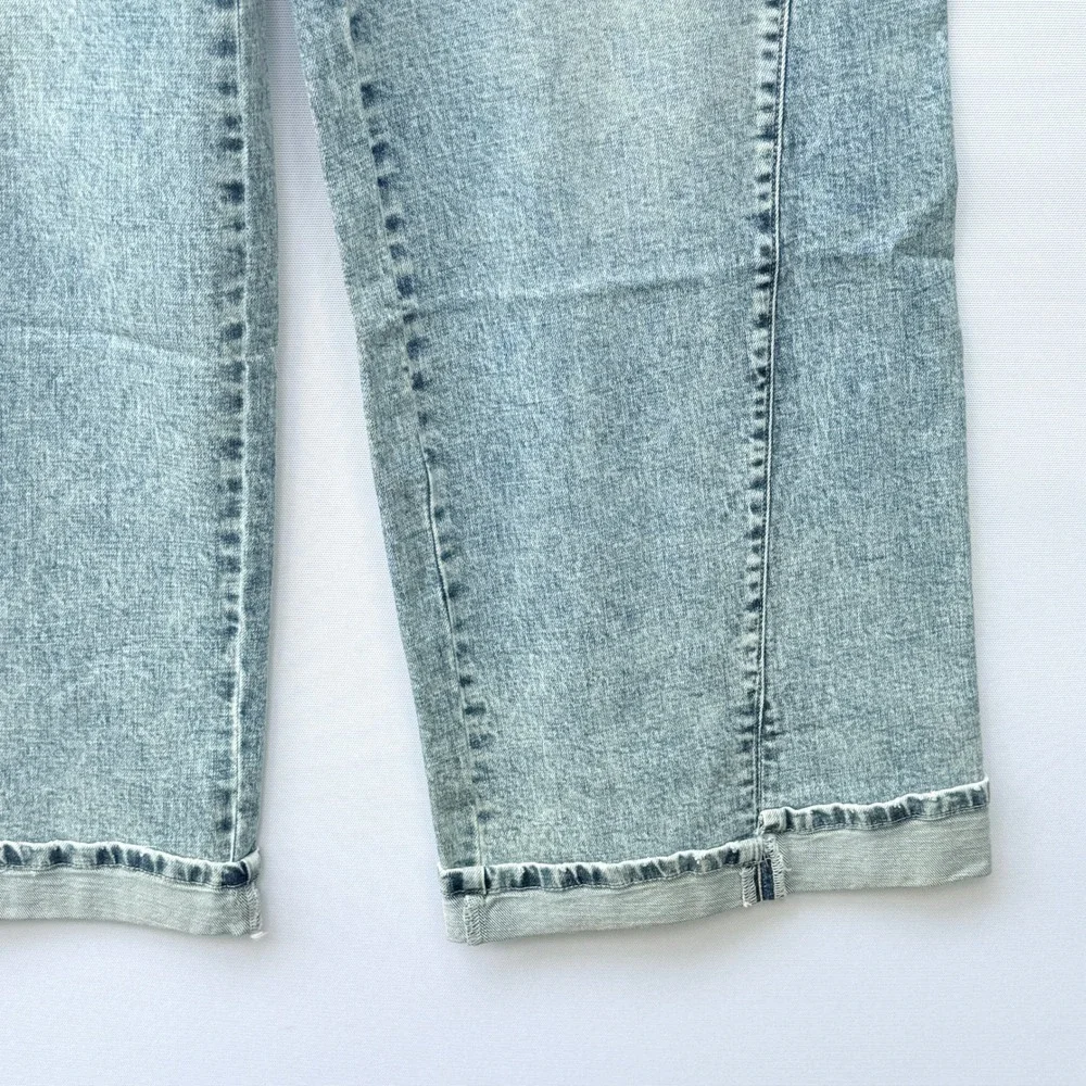 Democracy Light Wash Wide Leg Jeans - Picture 3 of 9